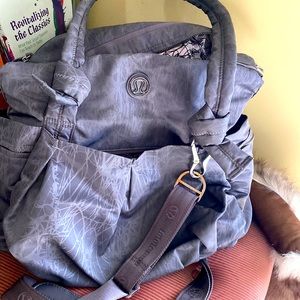 Lulu lemon crossbody multipurpose expandable purple/grey bag.